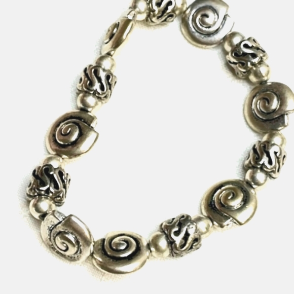 Vtg🔥Rare Premium Silver Shell Bead Stretch Bracelet🔥 - Picture 3 of 3
